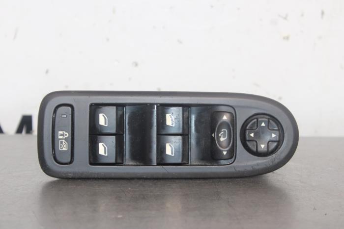 Usados Interruptor de ventanilla eléctrica Peugeot 308 SW (4E/H) 1.6 VTI 16V Precio € 25,00 Norma de margen ofrecido por Autocommerce