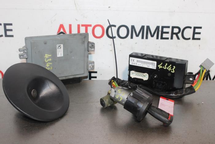 Used Engine management computer Renault Kangoo (KC) 1.6 16V Price € 250,00 Margin scheme offered by Autocommerce