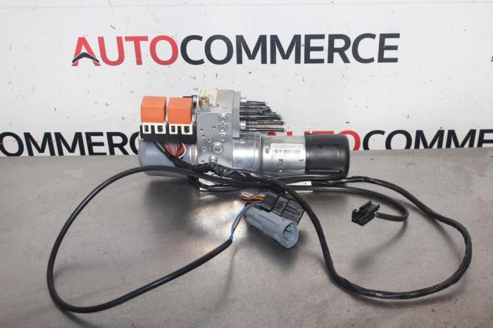 Używane Silnik dachu cabrio Peugeot 308 CC (4B) 1.6 VTI 16V Cena € 350,00 Procedura marży oferowane przez Autocommerce