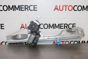 Używane Mechanizm szyby lewej przedniej wersja 4-drzwiowa Renault Modus/Grand Modus (JP) 1.6 16V Cena € 60,00 Procedura marży oferowane przez Autocommerce