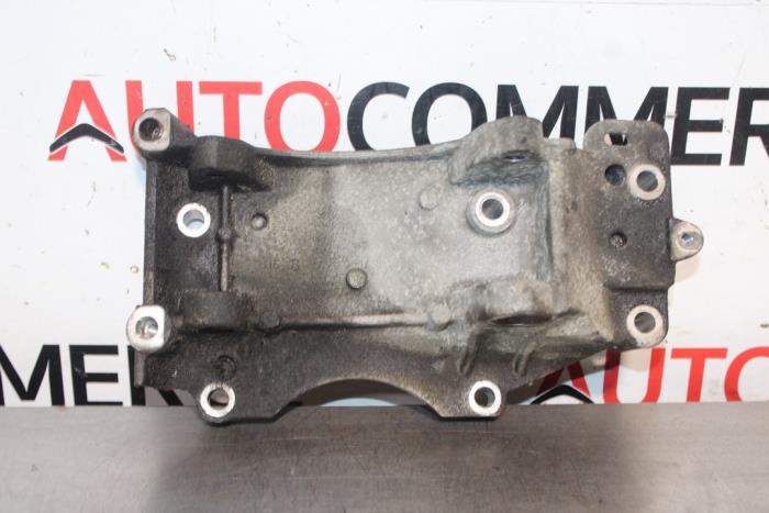 Usagé Support dynamo haut Citroen C5 II Berline (RC) 2.0 16V Prix € 30,00 Règlement à la marge proposé par Autocommerce