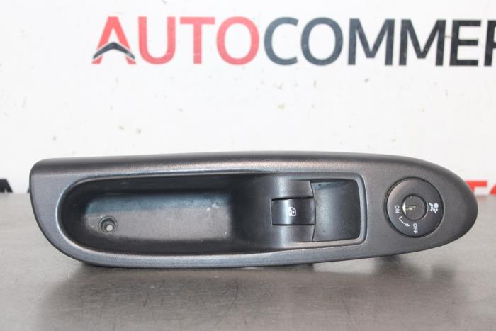 Usados Interruptor de ventanilla eléctrica Renault Clio II (BB/CB) 1.2 16V Precio € 15,00 Norma de margen ofrecido por Autocommerce