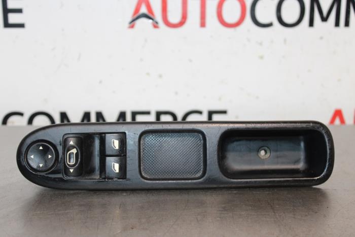 Usados Interruptor de ventanilla eléctrica Peugeot 307 SW (3H) 1.6 16V Precio € 50,00 Norma de margen ofrecido por Autocommerce