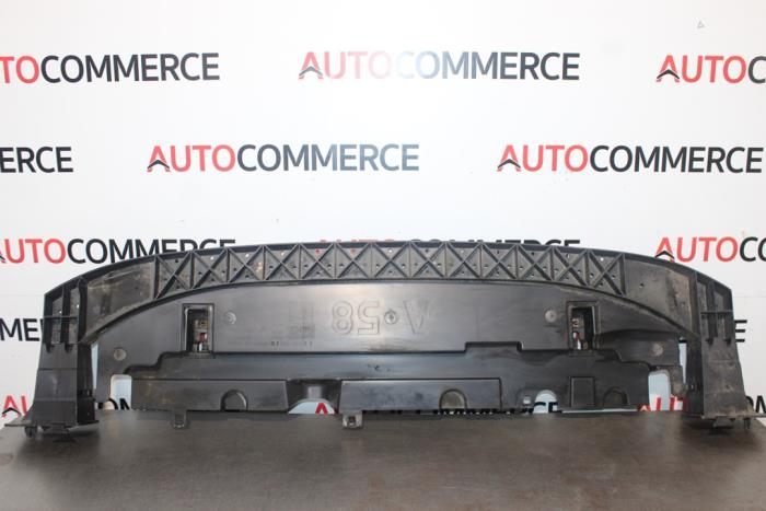 Usados Parachoque placa base Citroen C3 Picasso (SH) 1.2 12V PureTech 110 Precio € 50,00 Norma de margen ofrecido por Autocommerce