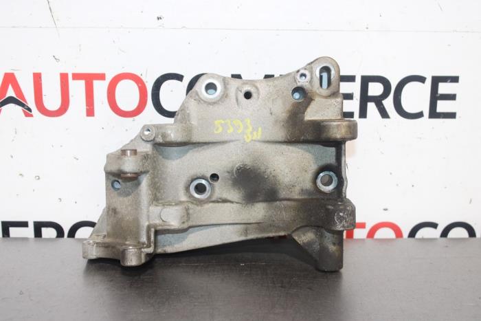 Usagé Support dynamo bas Peugeot 206 (2A/C/H/J/S) 1.4 XR,XS,XT,Gentry Prix € 10,00 Règlement à la marge proposé par Autocommerce