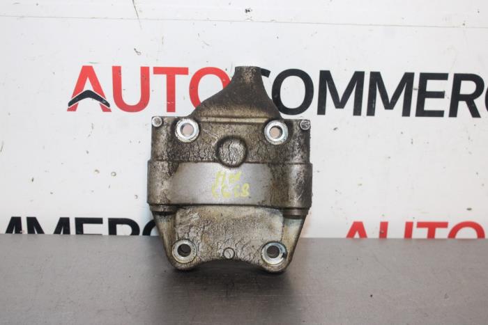 Used Alternator upper bracket Peugeot 206 (2A/C/H/J/S) 1.4 XR,XS,XT,Gentry Price € 15,00 Margin scheme offered by Autocommerce