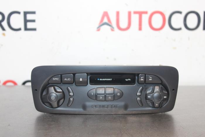 Używane Radio Peugeot 206 (2A/C/H/J/S) 1.4 XR,XS,XT,Gentry Cena € 40,00 Procedura marży oferowane przez Autocommerce