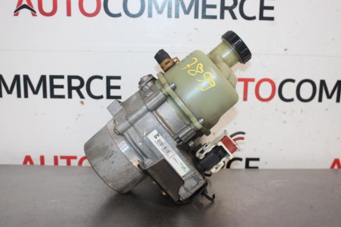 Usagé Pompe de direction Dacia Logan II 1.0 Sce 12V Prix sur demande proposé par Autocommerce