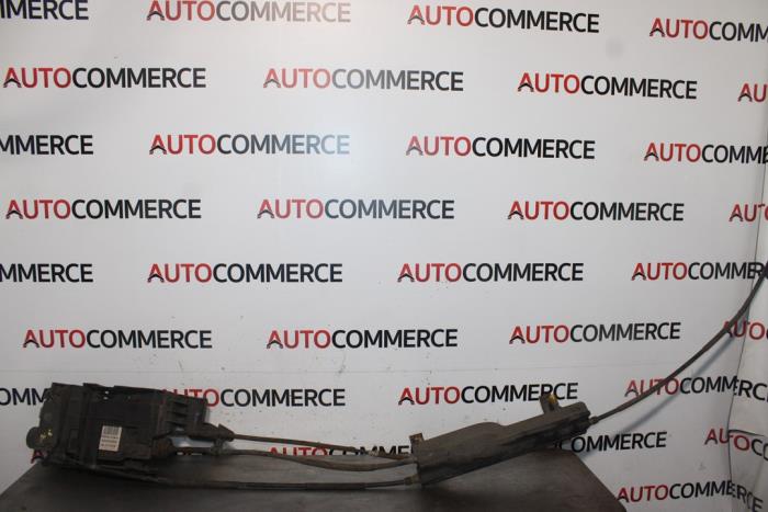 Używane Silnik hamulca postojowego Renault Scénic II (JM) 1.6 16V Cena € 200,00 Procedura marży oferowane przez Autocommerce