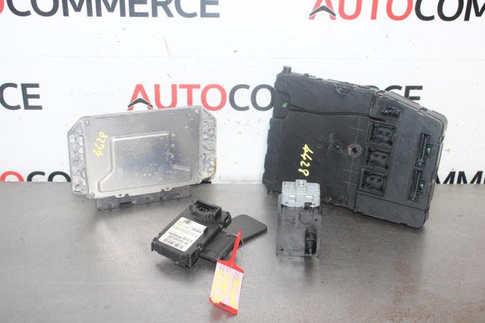 Used Engine management computer Renault Scénic II (JM) 1.6 16V Price € 135,00 Margin scheme offered by Autocommerce