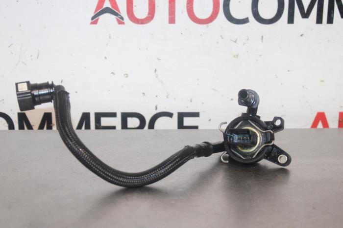Usagé Conduit de carburant Peugeot 208 I (CA/CC/CK/CL) 1.6 Blue HDi 100 Prix € 25,00 Règlement à la marge proposé par Autocommerce