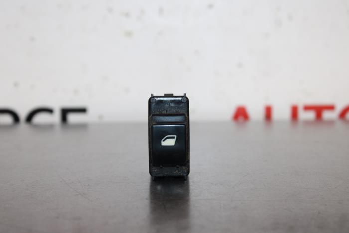 Usados Interruptor de ventanilla eléctrica Citroen Berlingo 1.6 BlueHDI 100 Precio € 20,00 Norma de margen ofrecido por Autocommerce