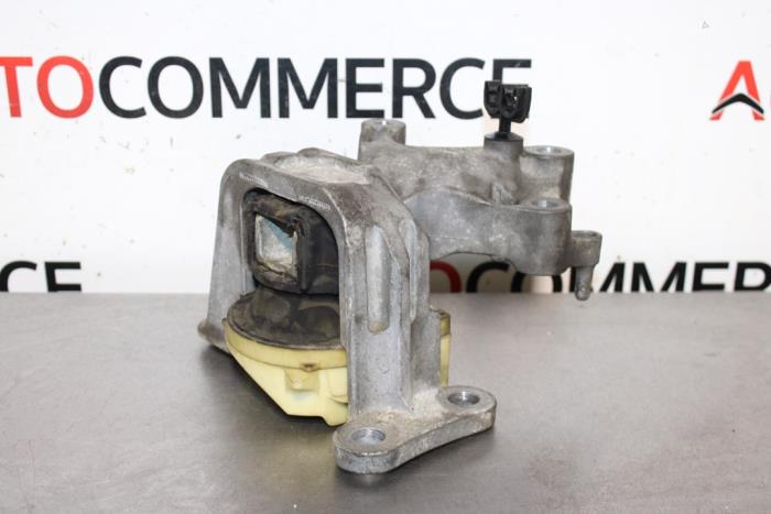 Used Engine mount Renault Megane III Berline (BZ) 1.2 16V TCE 115 Price on request offered by Autocommerce
