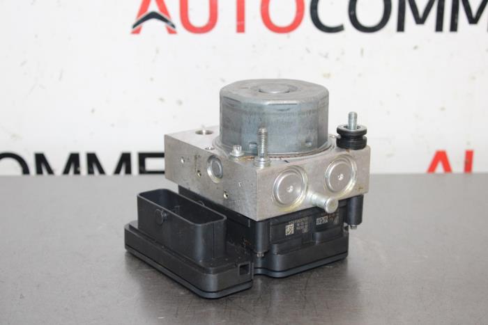 Begagnade ABS-pump Peugeot 108 1.0 12V Pris € 50,00 Marginaltabell erbjuds av Autocommerce
