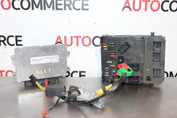 Used Engine management computer Peugeot 1007 (KM) 1.4 Price € 300,00 Margin scheme offered by Autocommerce