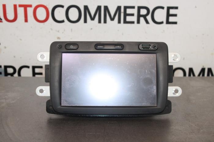 Używane Radio Dacia Dokker Express (8S) 1.6 16V Cena € 225,00 Procedura marży oferowane przez Autocommerce