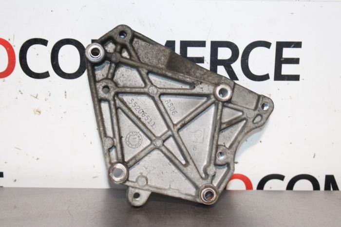 Usagé Support dynamo haut Fiat Fiorino (225) 1.3 JTD 16V Multijet Prix sur demande proposé par Autocommerce