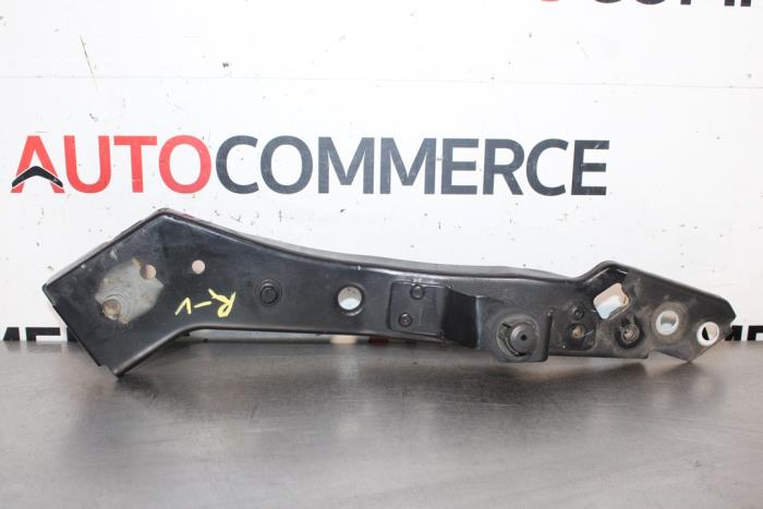 Używane Rama reflektora prawa Renault Megane III Grandtour (KZ) 1.2 16V TCE 115 Cena na żądanie oferowane przez Autocommerce