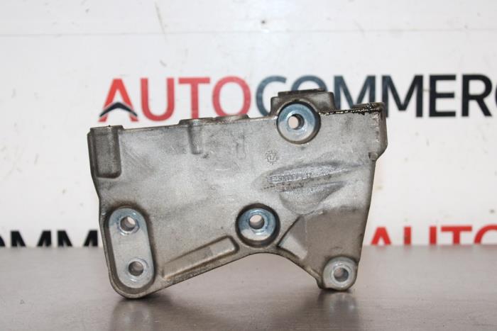 Used Engine mount Renault Megane IV Estate (RFBK) Price on request offered by Autocommerce