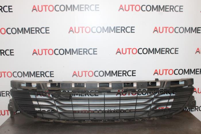 Nowe Grill Renault Megane III Berline (BZ) Cena € 90,75 Z VAT oferowane przez Autocommerce