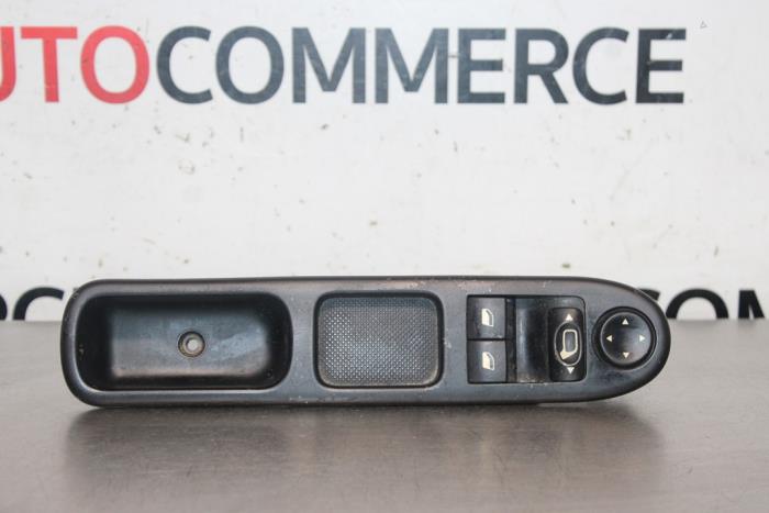 Usados Interruptor de ventanilla eléctrica Peugeot 307 (3A/C/D) 1.6 16V Precio de solicitud ofrecido por Autocommerce