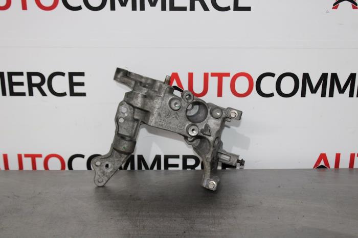 Usagé Support dynamo haut Peugeot 308 (L3/L8/LB/LH/LP) 1.6 BlueHDi 120 16V Prix € 30,00 Règlement à la marge proposé par Autocommerce