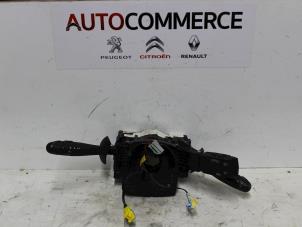 Used Steering column stalk Renault Espace (JK) 1.9 dCi Price € 15,00 Margin scheme offered by Autocommerce