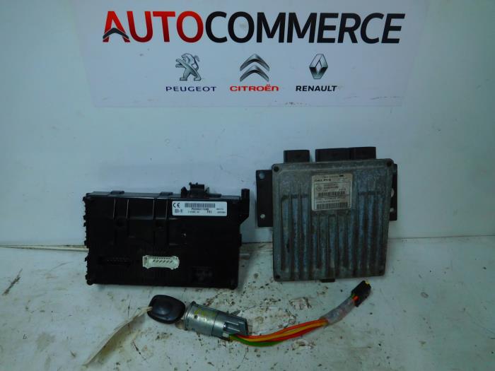 Used Engine management computer Renault Clio II Societe (SB) 1.5 dCi 65 Price € 150,00 Margin scheme offered by Autocommerce