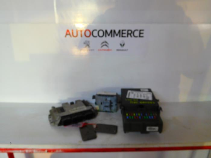 Used Engine management computer Renault Laguna II (BG) 1.9 dCi 120 Price € 100,00 Margin scheme offered by Autocommerce
