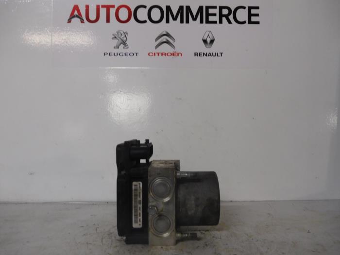 Begagnade ABS-pump Peugeot 307 Break (3E) 1.6 HDi 90 16V Pris € 40,00 Marginaltabell erbjuds av Autocommerce