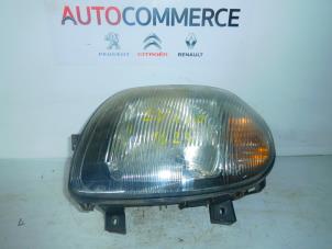 Used Headlight, left Renault Clio II (BB/CB) 1.4 Price € 20,00 Margin scheme offered by Autocommerce