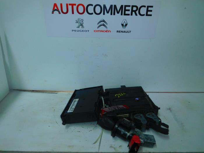 Used Engine management computer Renault Clio III Estate/Grandtour (KR) 1.5 dCi 85 Price € 120,00 Margin scheme offered by Autocommerce