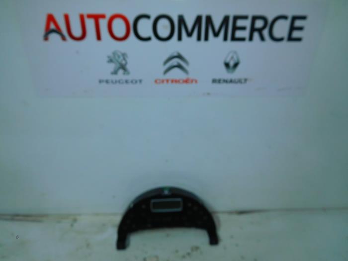 Begagnade Innerdisplay Peugeot 807 2.2 16V Pris € 30,00 Marginaltabell erbjuds av Autocommerce