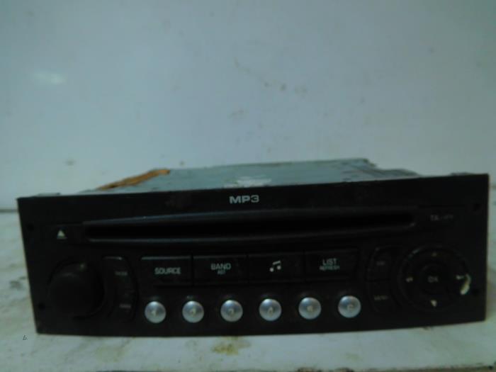 Radio CD player from a Peugeot 207/207+ (WA/WC/WM) 1.6 HDi 16V 2010