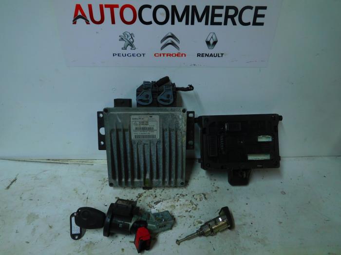 Used Engine management computer Renault Clio III (BR/CR) 1.5 dCi 70 Price € 120,00 Margin scheme offered by Autocommerce