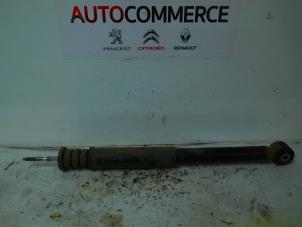Used Rear shock absorber, right Renault Clio II Societe (SB) 1.5 dCi 68 Price € 10,00 Margin scheme offered by Autocommerce
