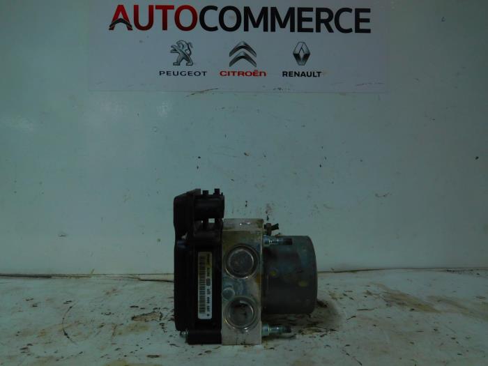 Usagé Bloc ABS Renault Clio II Societe (SB) 1.5 dCi 68 Prix € 25,00 Règlement à la marge proposé par Autocommerce
