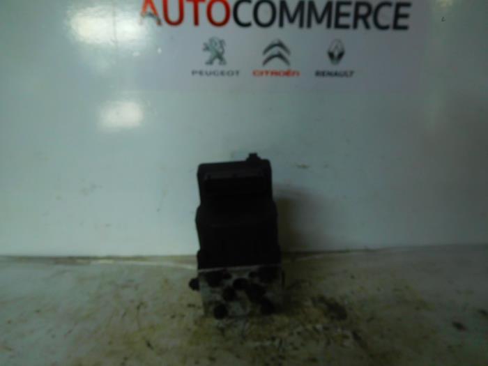 Usagé Pompe ABS Renault Kangoo (KC) 1.2 Prix € 20,00 Règlement à la marge proposé par Autocommerce