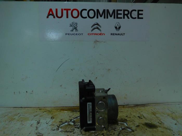 Begagnade ABS-pump Renault Megane II Grandtour (KM) 1.9 dCi 130 Pris € 30,00 Marginaltabell erbjuds av Autocommerce