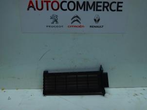 Used Heating element Renault Megane II Grandtour (KM) 1.9 dCi 130 Price € 30,00 Margin scheme offered by Autocommerce