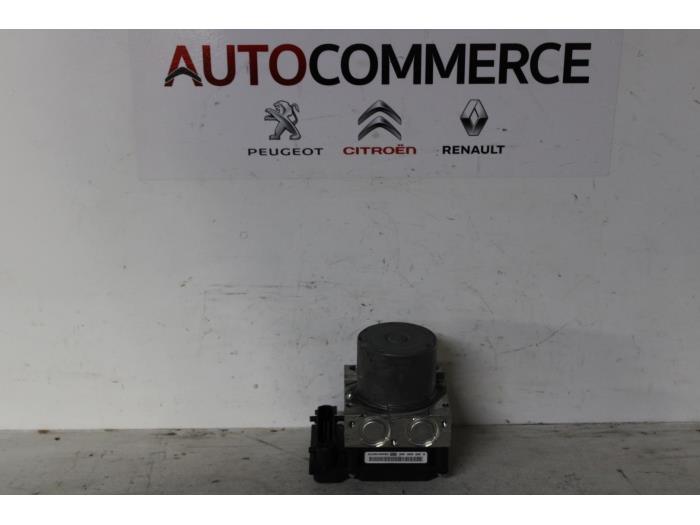 Begagnade ABS-pump Renault Megane II Grandtour (KM) 1.5 dCi 80 Pris € 25,00 Marginaltabell erbjuds av Autocommerce