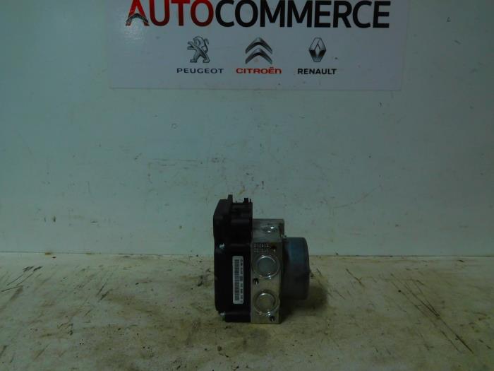 Usagé Bloc ABS Renault Scénic II (JM) 1.5 dCi 85 Prix € 30,00 Règlement à la marge proposé par Autocommerce