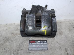 Used Front brake calliper, left Renault Clio III (BR/CR) 1.2 16V 75 Price € 20,00 Margin scheme offered by Autocommerce