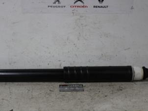 Used Rear shock absorber, right Renault Clio IV Estate/Grandtour (7R) 1.5 Energy dCi 90 FAP Price € 50,00 Margin scheme offered by Autocommerce