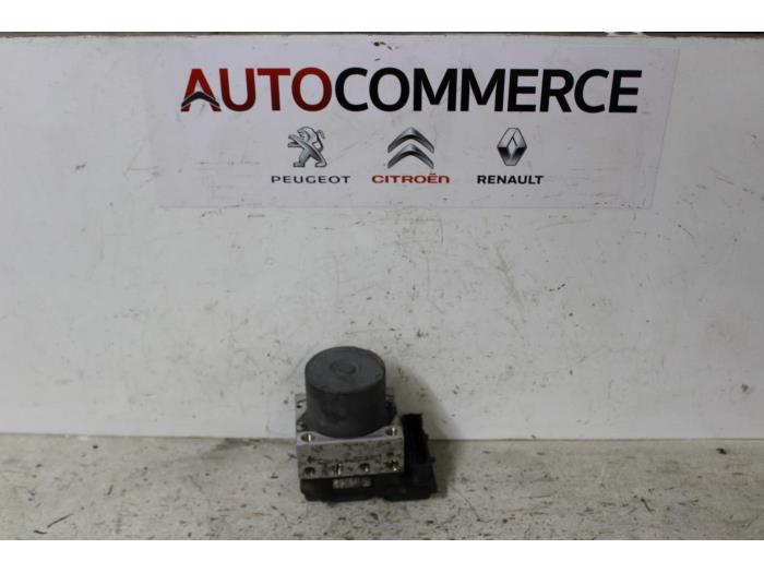 Usagé Bloc ABS Renault Scénic II (JM) 1.6 16V Prix € 25,00 Règlement à la marge proposé par Autocommerce