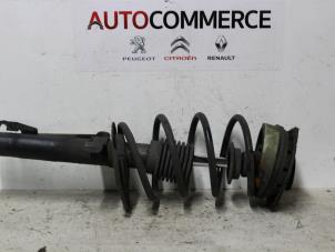 Used Fronts shock absorber, left Renault Megane II (BM/CM) 1.6 16V Price on request offered by Autocommerce