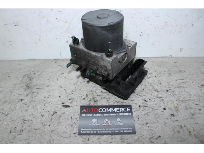 Begagnade ABS-pump Renault Megane II (BM/CM) 1.6 16V Pris € 25,00 Marginaltabell erbjuds av Autocommerce