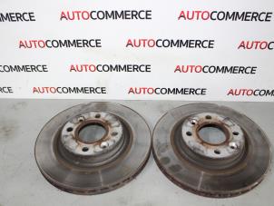 Used Front brake disc Renault Clio III (BR/CR) 1.2 16V 75 Price on request offered by Autocommerce