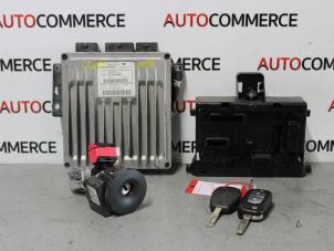 Used Engine management computer Renault Clio III (SR) 1.5 dCi 70 Price € 150,00 Margin scheme offered by Autocommerce