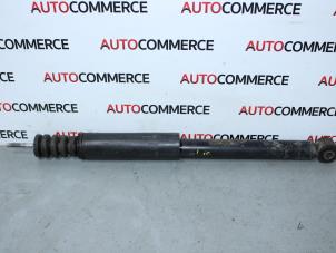 Used Rear shock absorber, right Renault Clio III (SR) 1.5 dCi 70 Price € 30,00 Margin scheme offered by Autocommerce